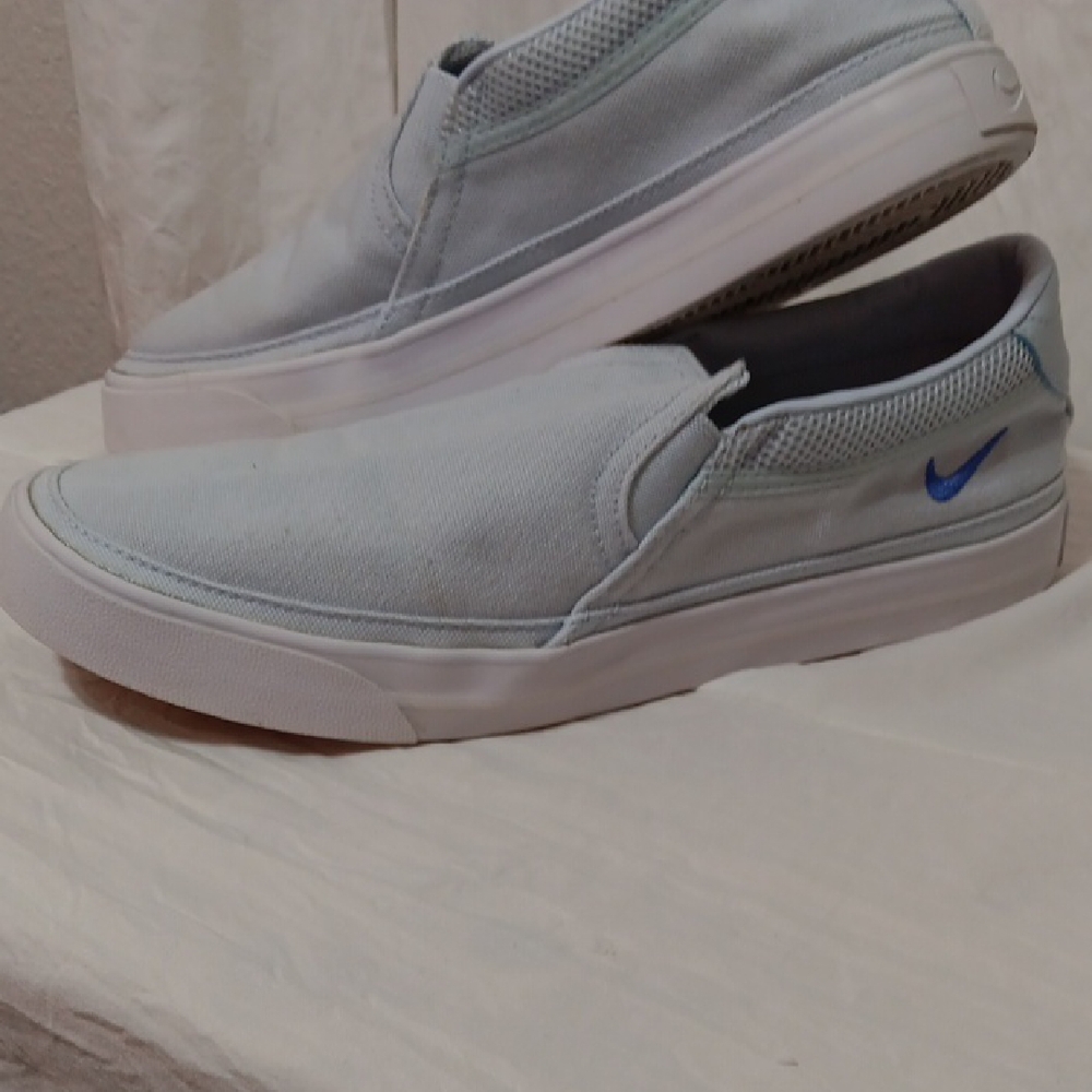 Nike Women's Light Blue Slip-On Sneakers